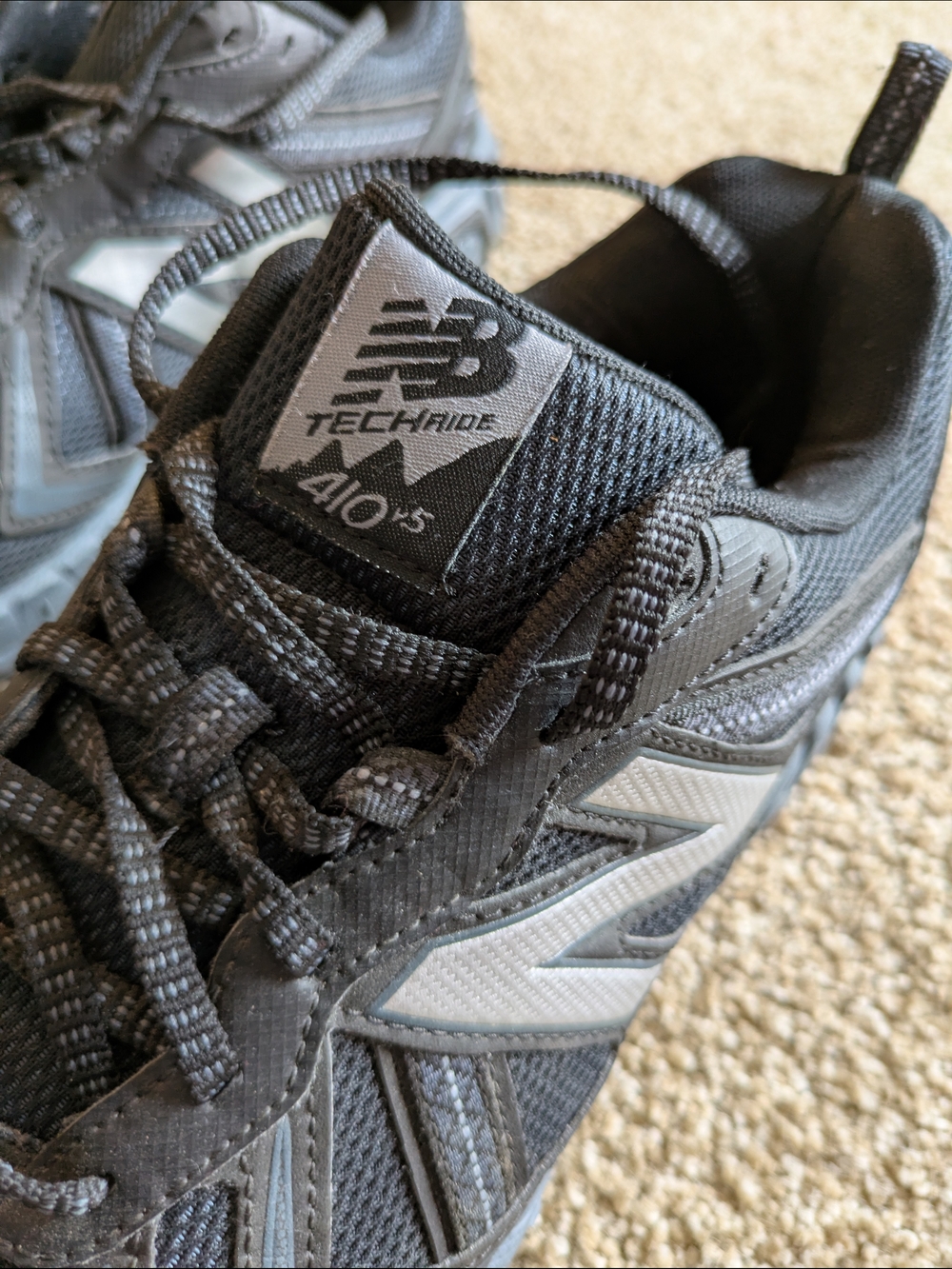 New Balance Men's Black Athletic Walking Shoes - Picture 4 of 7